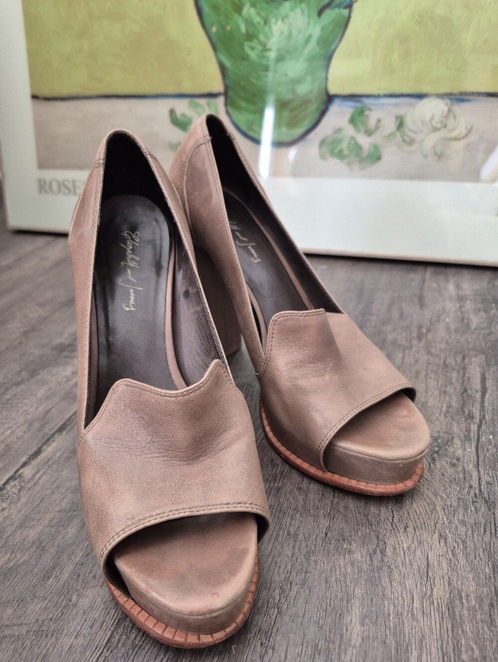 Elizabeth And James Taupe Open-Toe Platform Block Heels With Wavy Design Size 8